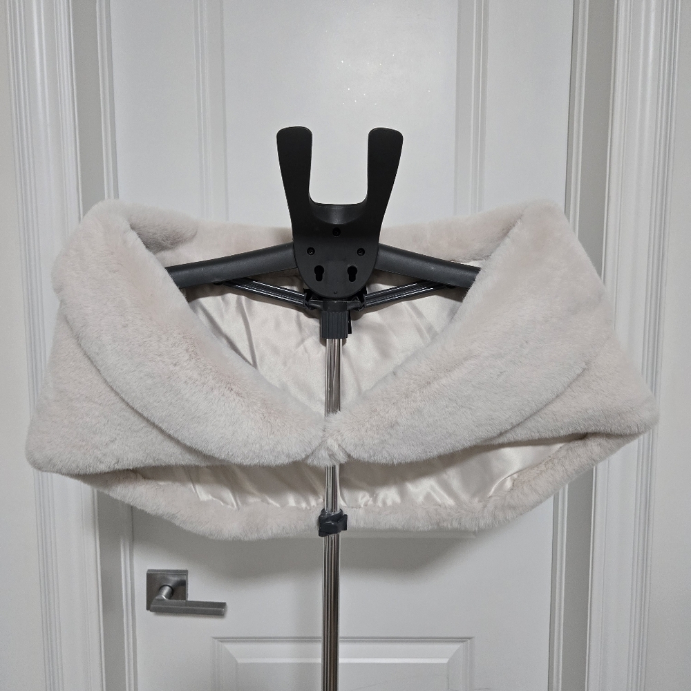 Elegant Cream Ivory Faux Fur Shawl Bolero